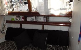 Precioso Barco En El Puerto De Badalona